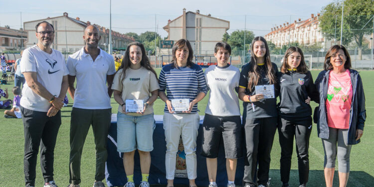El Jerónimo de la Morena reúne a las promesas del fútbol femenino de Guadalajara y homenajea al Salesianos El Jerónimo de la Morena reúne a las promesas del fútbol femenino de Guadalajara y homenajea al Salesianos