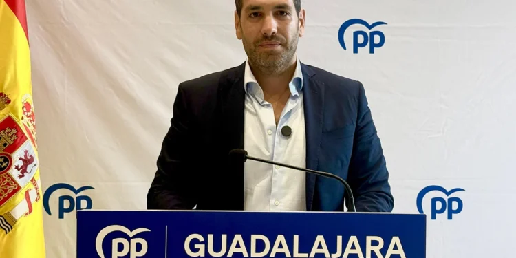 El PP exige a Alberto Rojo que diga si está con Guadalajara y con España en la defensa de Ceuta o está con Pedro Sánchez El PP exige a Alberto Rojo que diga si está con Guadalajara y con España en la defensa de Ceuta o está con Pedro Sánchez