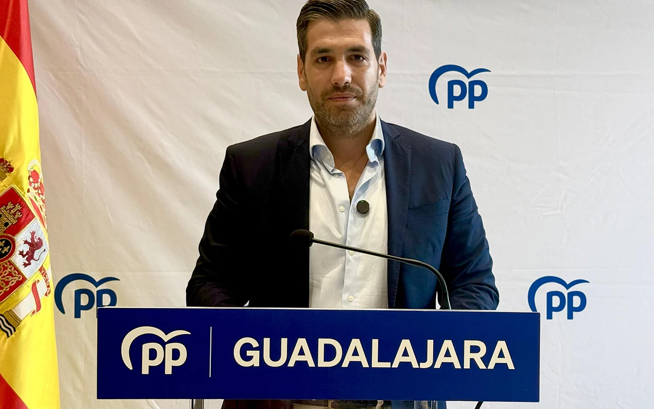 El PP exige a Alberto Rojo que diga si está con Guadalajara y con España en la defensa de Ceuta o está con Pedro Sánchez El PP exige a Alberto Rojo que diga si está con Guadalajara y con España en la defensa de Ceuta o está con Pedro Sánchez