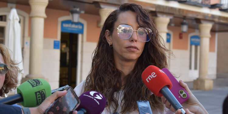 El PSOE afirma que si las Ferias “son un éxito es gracias al modelo en el centro de Alberto Rojo, a pesar de la gestión chapucera de Guarinos” El PSOE afirma que si las Ferias “son un éxito es gracias al modelo en el centro de Alberto Rojo, a pesar de la gestión chapucera de Guarinos”