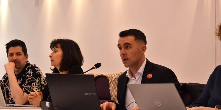El PSOE denuncia que el Ayuntamiento de Guadalajara inyecta otros 300.000 euros a la limpieza viaria sin frenar el abandono de enseres