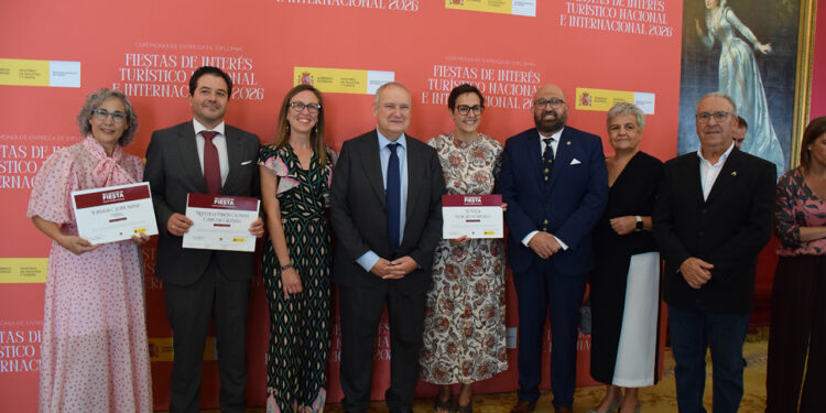 El Vítor de Horcajo de Santiago recibe en el Teatro Real su diploma oficial de Fiesta de Interés Turístico Nacional El Vítor de Horcajo de Santiago recibe en el Teatro Real su diploma oficial de Fiesta de Interés Turístico Nacional