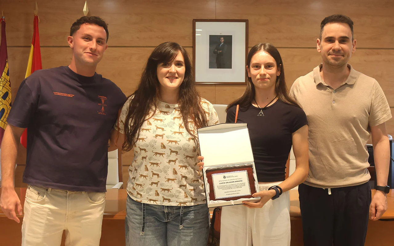 El alcalde de Cabanillas recibe a la estudiante cabanillera Lucía Salazar, mejor nota de la PAU de este año en Guadalajara El alcalde de Cabanillas recibe a la estudiante cabanillera Lucía Salazar, mejor nota de la PAU de este año en Guadalajara
