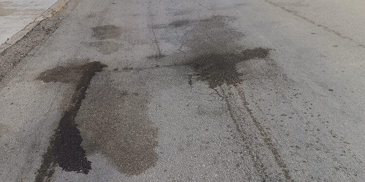 El alcalde de Palomares del Campo denuncia vertidos en las calles procedentes del servicio de recogida de basuras El alcalde de Palomares del Campo denuncia vertidos en las calles procedentes del servicio de recogida de basuras