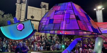 El homenaje a las Bellas Artes llena las calles de Guadalajara en el desfile de Ferias