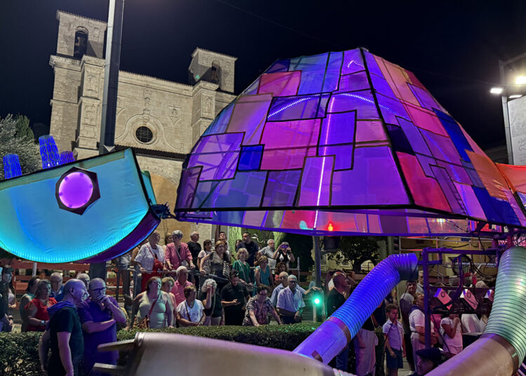 El homenaje a las Bellas Artes llena las calles de Guadalajara en el desfile de Ferias