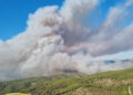 El humo del incendio forestal de Tuéjar alcanza la capital conquense arrastrado por el viento