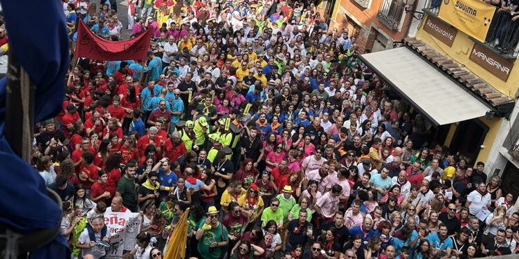 El jefe de maromeros Álvaro Guijarro abre San Mateo ensalzando a la vaquilla en la Plaza Mayor de Cuenca