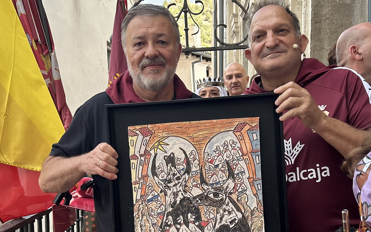El jefe de maromeros Álvaro Guijarro abre San Mateo ensalzando a la vaquilla en la Plaza Mayor de Cuenca