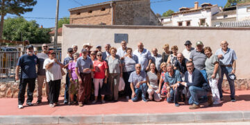 Escariche estrena un nuevo paseo de acceso al municipio en el que la Diputación ha invertido 134.000 euros