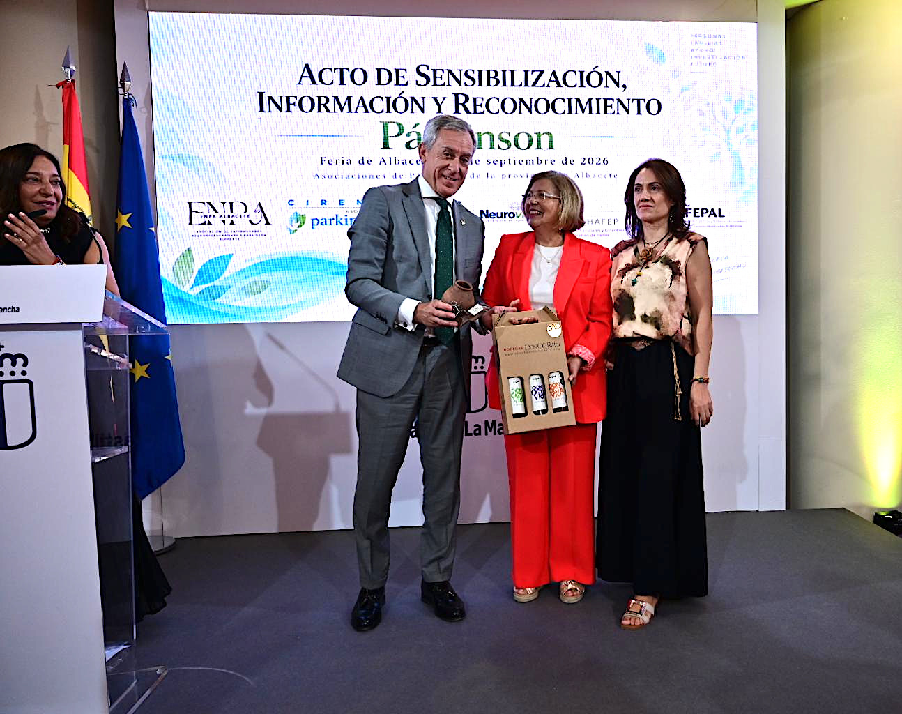 Fundación Eurocaja Rural recibe el reconocimiento de la Asociación de Parkinson de Villarrobledo por su sensibilización con enfermedades neurodegenerativas Fundación Eurocaja Rural recibe el reconocimiento de la Asociación de Parkinson de Villarrobledo por su sensibilización con enfermedades neurodegenerativas
