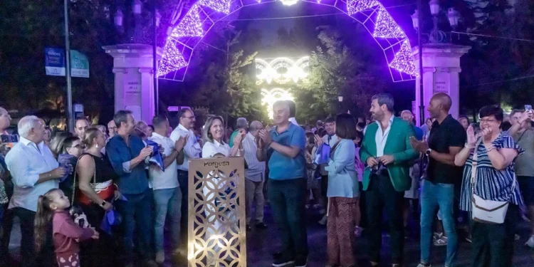 Guadalajara enciende las Ferias en La Concordia y reparte miles de pañuelos morados