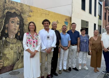 Guadalajara estrena un mural de arte urbano dedicado a la Virgen de la Antigua en la calle La Carrera