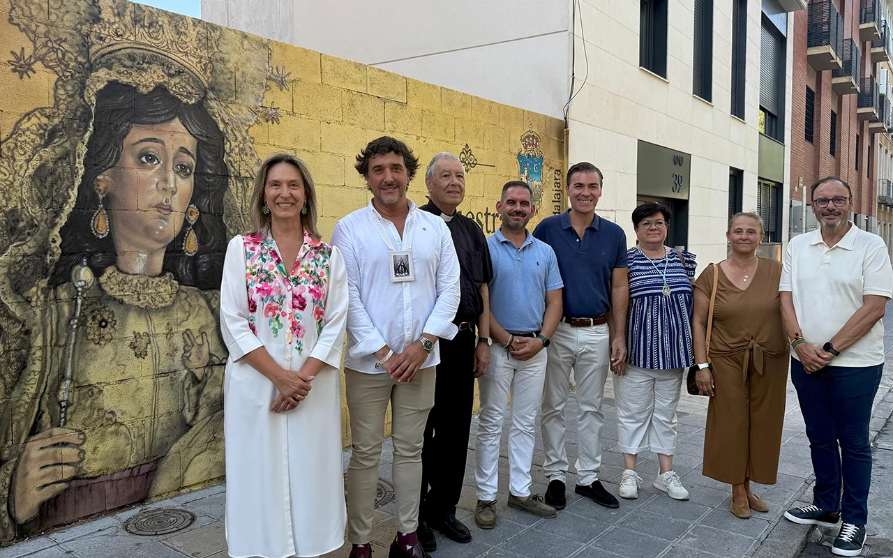 Guadalajara estrena un mural de arte urbano dedicado a la Virgen de la Antigua en la calle La Carrera Guadalajara estrena un mural de arte urbano dedicado a la Virgen de la Antigua en la calle La Carrera