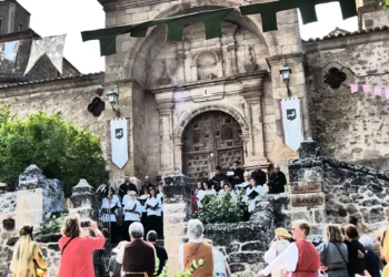 Gualda recrea la firma del Tratado de la Mesta de Alfonso X para reivindicar su legado histórico y ganadero