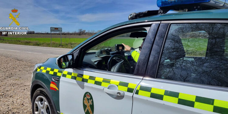 Investigados dos motoristas interceptados a casi 200 km/h en la CM-2028 en Armuña de Tajuña Investigados dos motoristas interceptados a casi 200 km/h en la CM-2028 en Armuña de Tajuña