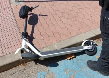 Herido el conductor de un patinete eléctrico tras un choque en la rotonda de San Julián con Cañadillas en Cuenca Herido el conductor de un patinete eléctrico tras un choque en la rotonda de San Julián con Cañadillas en Cuenca