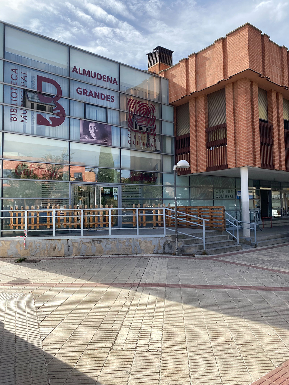 IU denuncia el cierre de dos meses en las salas de la biblioteca de Azuqueca por una avería IU denuncia el cierre de dos meses en las salas de la biblioteca de Azuqueca por una avería