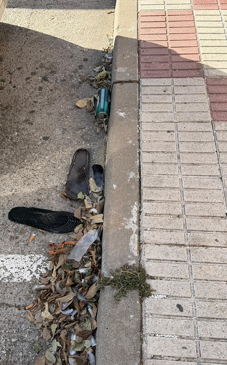 IU denuncia que un bache sin reparar en Azuqueca quedará oculto bajo las talanqueras de los encierros 1 IU denuncia que un bache sin reparar en Azuqueca quedará oculto bajo las talanqueras de los encierros