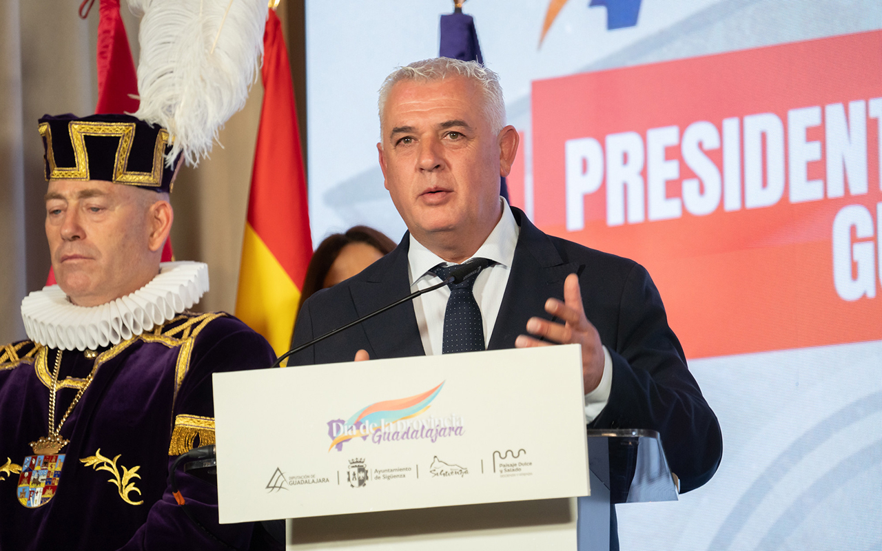 José Luis Vega: “Sentíos orgullosos de llevar por delante el nombre de Guadalajara, sin complejos” 1 José Luis Vega “Sentíos orgullosos de llevar por delante el nombre de Guadalajara, sin complejos”