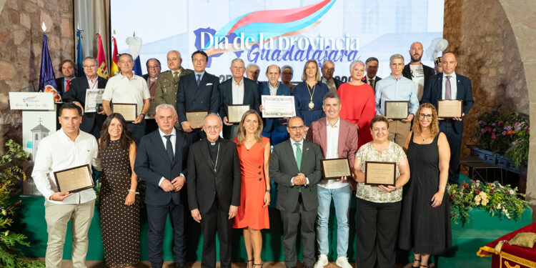 José Luis Vega: “Sentíos orgullosos de llevar por delante el nombre de Guadalajara, sin complejos” José Luis Vega: “Sentíos orgullosos de llevar por delante el nombre de Guadalajara, sin complejos”