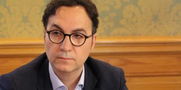 Julián Niño: “Dolz debería darse una vuelta por las instalaciones deportivas antes de anunciar otro pabellón”