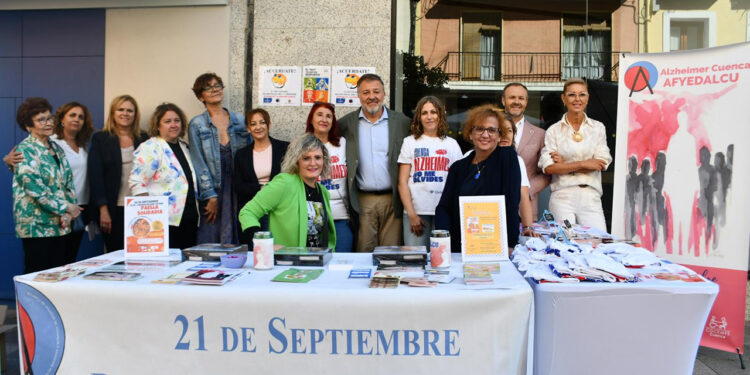 La Junta destaca la labor de AFYEDALCU en la atención a las personas con Alzheimer y sus familias