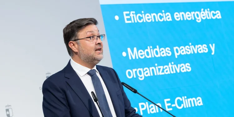 La Junta destina 80 millones a climatizar 12.000 aulas y refuerza la enfermería escolar