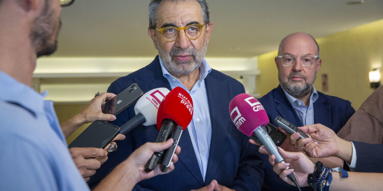 La Junta solicita comenzar de cero las negociaciones por el Estatuto Marco, incluyendo en las mismas a las administraciones regionales La Junta solicita comenzar de cero las negociaciones por el Estatuto Marco, incluyendo en las mismas a las administraciones regionales