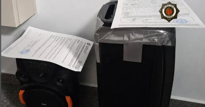La Policía Local de Cuenca detiene a un varón por quebrantar una orden de alejamiento e interviene por ruidos en el Siglo XXI La Policía Local de Cuenca detiene a un varón por quebrantar una orden de alejamiento e interviene por ruidos en el Siglo XXI