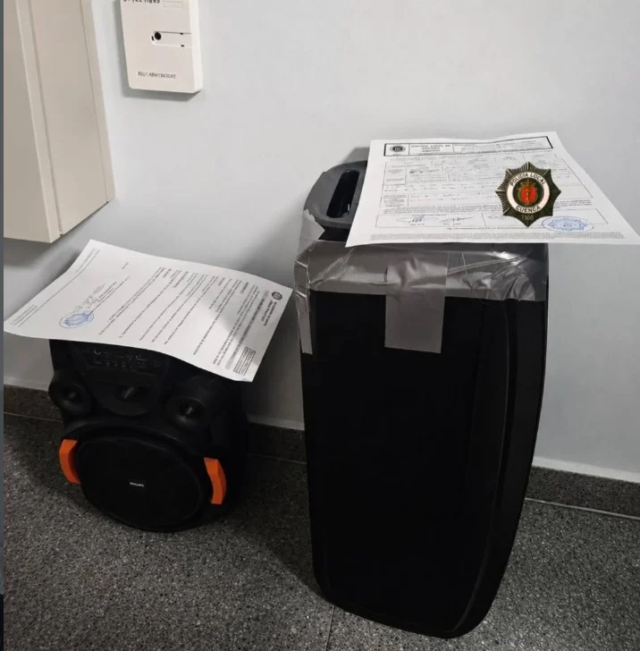 La Policía Local de Cuenca detiene a un varón por quebrantar una orden de alejamiento e interviene por ruidos en el Siglo XXI La Policía Local de Cuenca detiene a un varón por quebrantar una orden de alejamiento e interviene por ruidos en el Siglo XXI