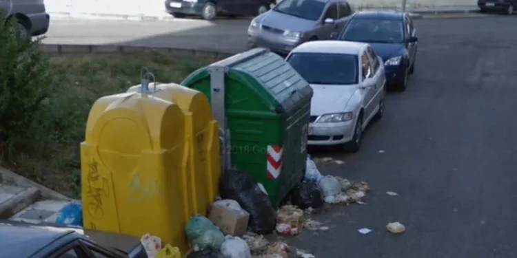 La Policía Local de Cuenca vigilará el abandono de basura fuera de los contenedores y aplicará multas a los infractores La Policía Local de Cuenca vigilará el abandono de basura fuera de los contenedores y aplicará multas a los infractores