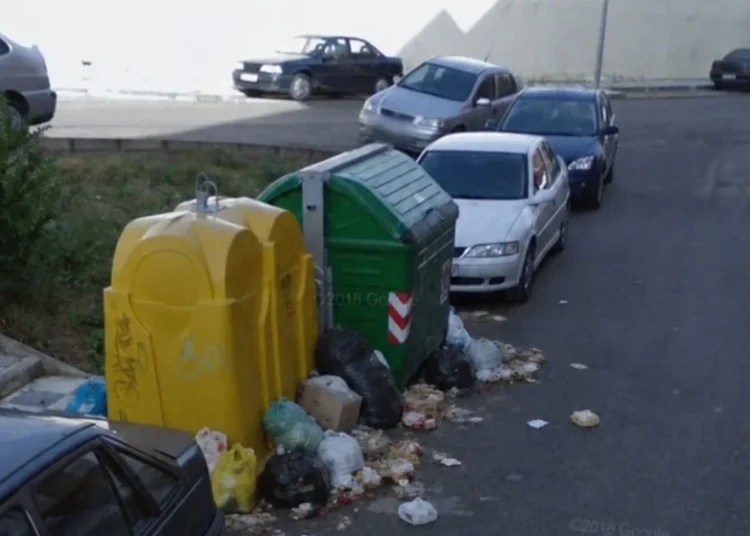 La Policía Local de Cuenca vigilará el abandono de basura fuera de los contenedores y aplicará multas a los infractores