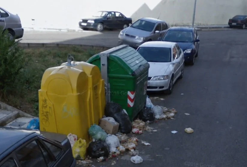 La Policía Local de Cuenca vigilará el abandono de basura fuera de los contenedores y aplicará multas a los infractores La Policía Local de Cuenca vigilará el abandono de basura fuera de los contenedores y aplicará multas a los infractores