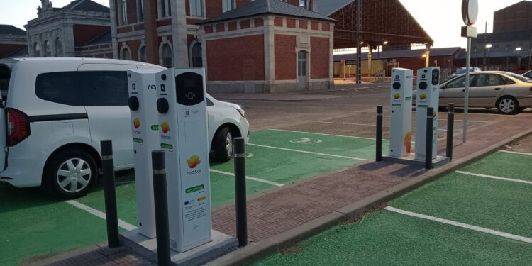 La estación de AVE Cuenca Fernando Zóbel estrena puntos de recarga para vehículos eléctricos La estación de AVE Cuenca Fernando Zóbel estrena puntos de recarga para vehículos eléctricos