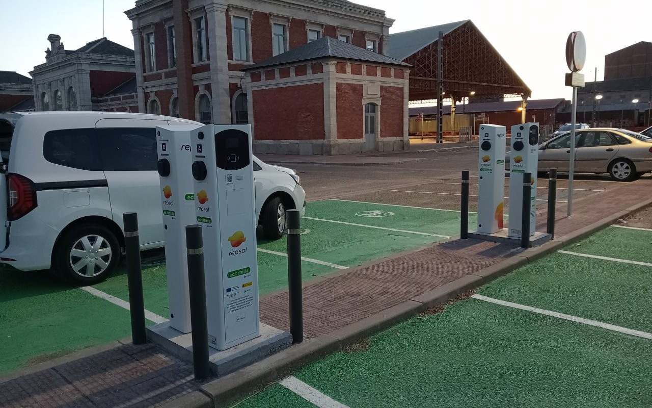 La estación de AVE Cuenca Fernando Zóbel estrena puntos de recarga para vehículos eléctricos La estación de AVE Cuenca Fernando Zóbel estrena puntos de recarga para vehículos eléctricos