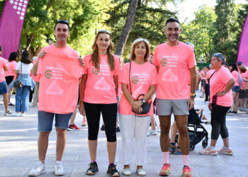 La marcha contra el cáncer moviliza a Guadalajara y pone el foco en la renovación de los equipos de diagnóstico de mama