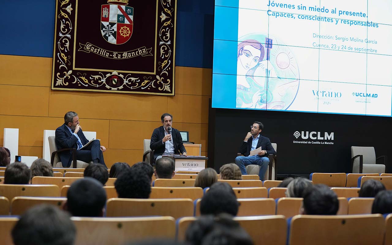 La periodista Laura Piñero inaugura en Cuenca el curso de verano de la UCLM sobre los retos de la juventud en la actualidad 1 La periodista Laura Piñero inaugura en Cuenca el curso de verano de la UCLM sobre los retos de la juventud en la actualidad