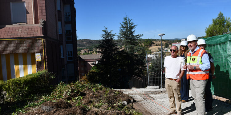 Las obras ya en marcha de los cinco accesos de Fuente del Oro mejorarán la accesibilidad peatonal del barrio Las obras ya en marcha de los cinco accesos de Fuente del Oro mejorarán la accesibilidad peatonal del barrio