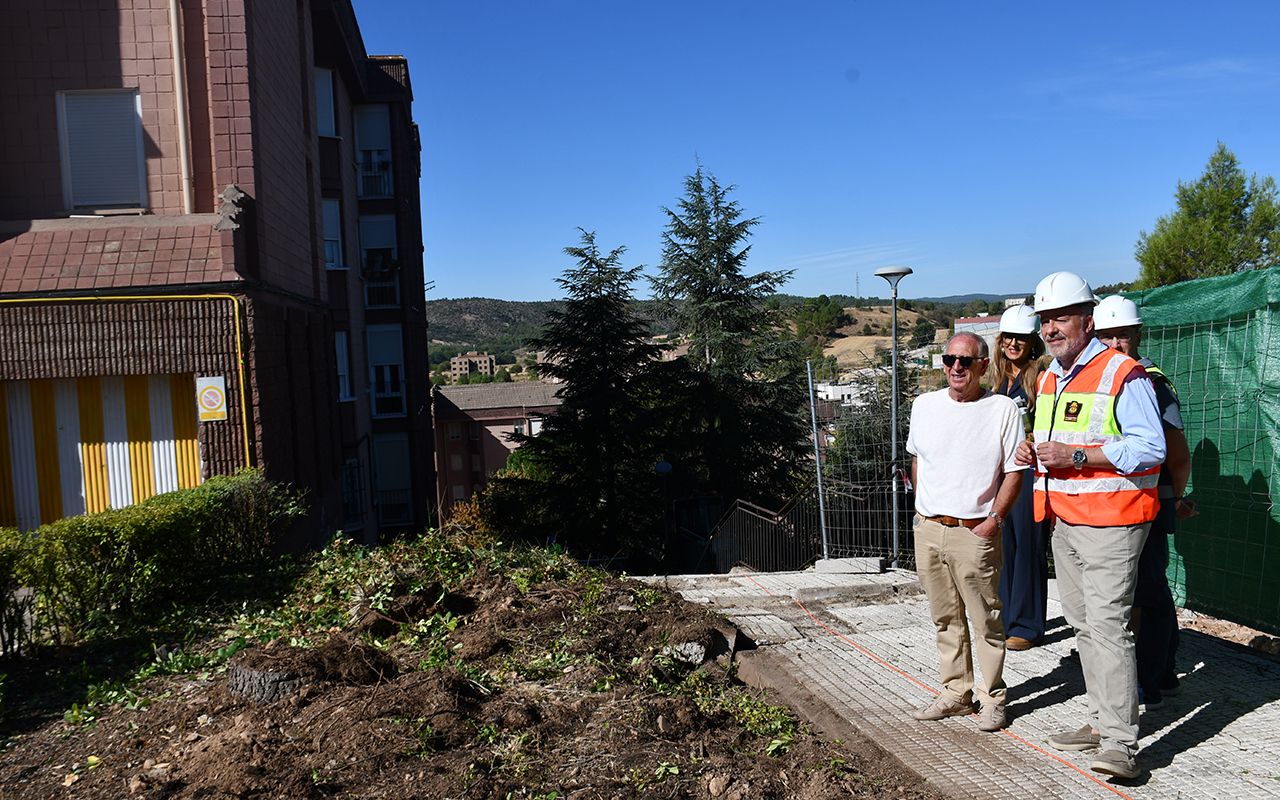 Las obras ya en marcha de los cinco accesos de Fuente del Oro mejorarán la accesibilidad peatonal del barrio Las obras ya en marcha de los cinco accesos de Fuente del Oro mejorarán la accesibilidad peatonal del barrio