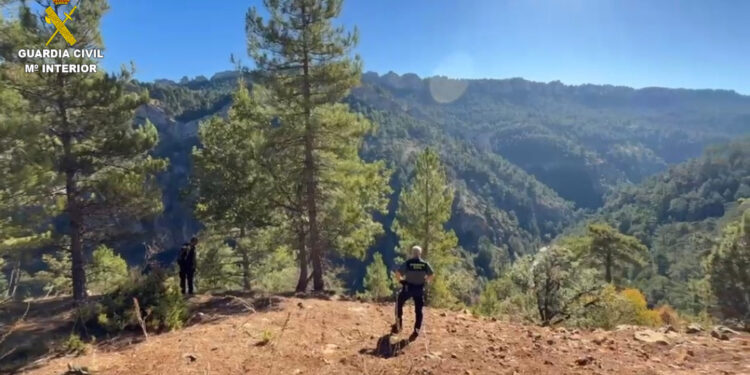 Localizan ilesos en Vega del Codorno a dos senderistas tras desorientarse en una zona escarpada del Alto Tajo
