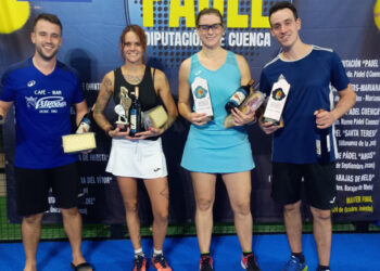 Los hermanos Pérez-Moneo y Carlos Martínez dominan el torneo de pádel de Arcas del circuito provincial