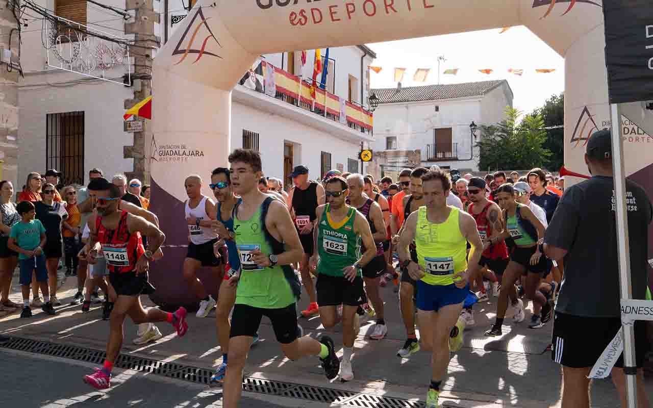 Más de 500 deportistas fijan un nuevo récord en la Carrera Lago de Pareja 1 Más de 500 deportistas fijan un nuevo récord en la Carrera Lago de Pareja