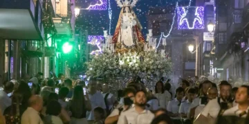 Miles de personas arropan a la Virgen de la Antigua en la procesión del día grande de Guadalajara