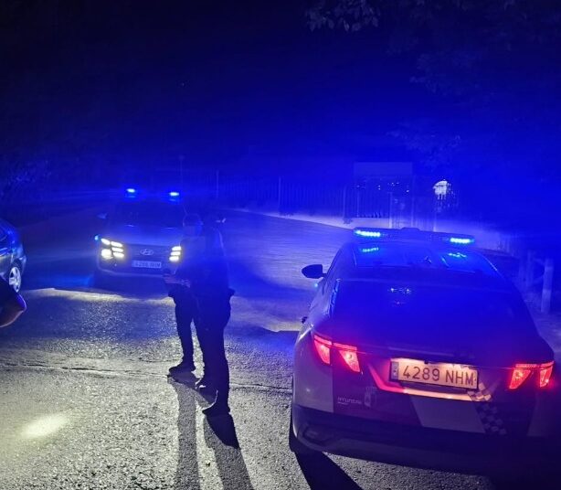 Pillado haciendo trompos en una rotonda de la avenida de los Alfares en Cuenca