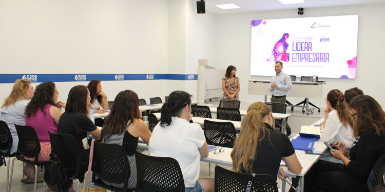 Quince emprendedoras de Guadalajara afinan en CEOE sus proyectos para optar a los 10.000 euros de Lidera Empresaria Quince emprendedoras de Guadalajara afinan en CEOE sus proyectos para optar a los 10.000 euros de Lidera Empresaria