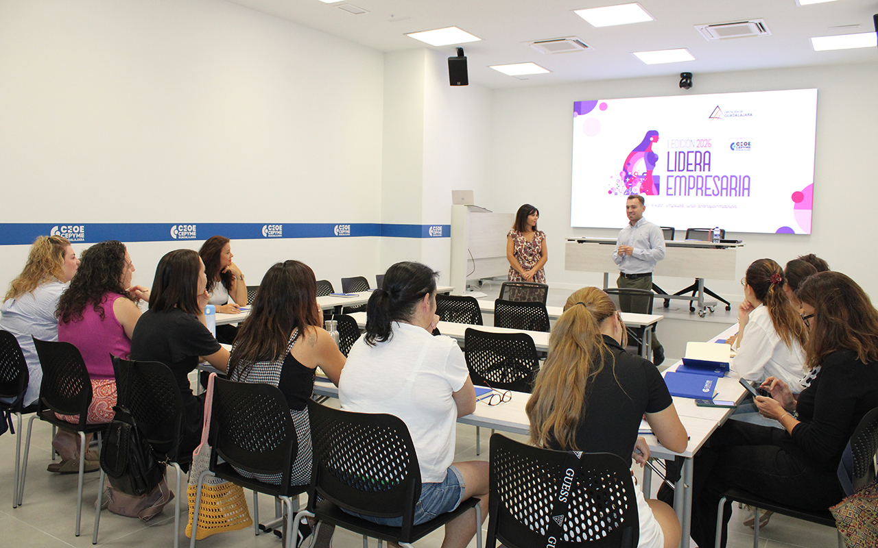 Quince emprendedoras de Guadalajara afinan en CEOE sus proyectos para optar a los 10.000 euros de Lidera Empresaria Quince emprendedoras de Guadalajara afinan en CEOE sus proyectos para optar a los 10.000 euros de Lidera Empresaria