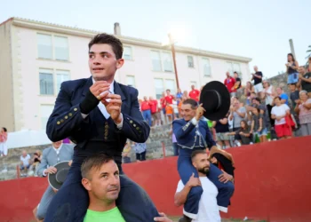 Sánchez Vara y su hijo Rubén triunfan en Pareja al cortar seis orejas en El Torreón