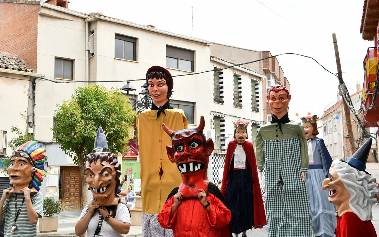 Tarancón liberaliza los horarios de hostelería y restringe el tráfico en el centro para sus fiestas patronales Tarancón liberaliza los horarios de hostelería y restringe el tráfico en el centro para sus fiestas patronales