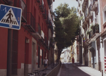 Trescientos metros hasta el instituto: la regla que reordena los locales de azar en Cuenca y Guadalajara antes de que acabe 2029